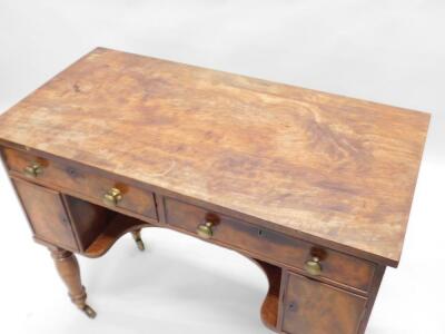 A 19thC mahogany dressing table - 2