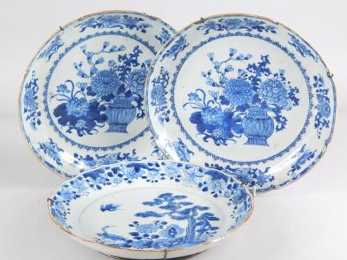 Three similar late 18thC/early 19thC Chinese porcelain saucer dishes