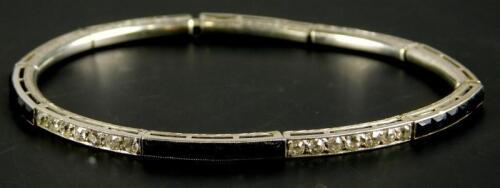 An expanding bar link bracelet