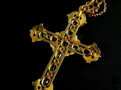 An ornate emerald and diamond set crucifix - 2