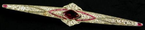 An Art Deco bar brooch