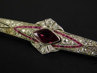 An Art Deco bar brooch - 2