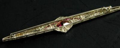 An Art Deco bar brooch - 3