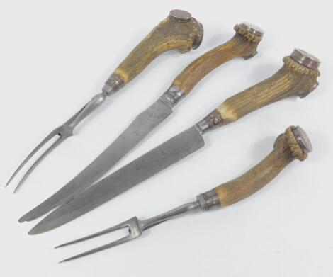 A Georgian steel and horn handled four piece carving set