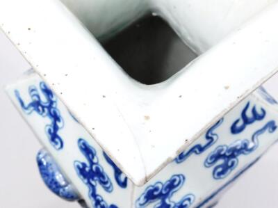 A Chinese blue and white porcelain floor standing vase - 3