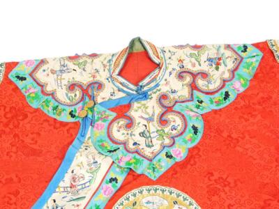 A Chinese silk ladies informal Jifu robe - 2