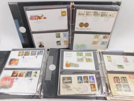 First Day Covers.- 1975-2000 many hand-addressed