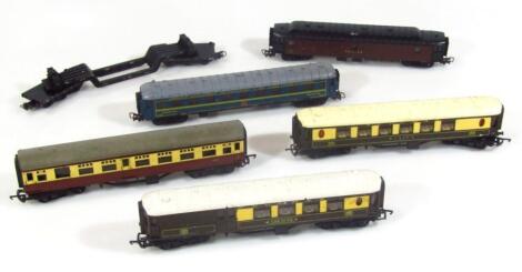 Various OO-gauge train dining cars