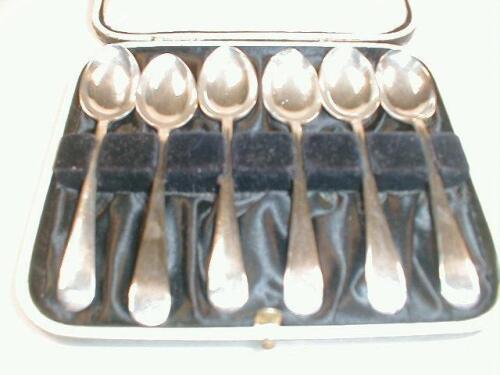 A set of George V silver Old English teaspoons