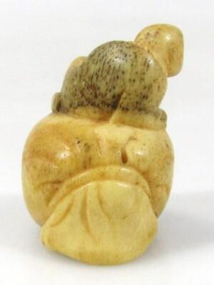 A Japanese carved nut netsuke - 2