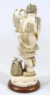 A Japanese Taisho period ivory figure of a gentleman - 3