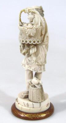 A Japanese Taisho period ivory figure of a gentleman - 4