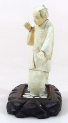 A Taisho period Japanese ivory figure group - 2