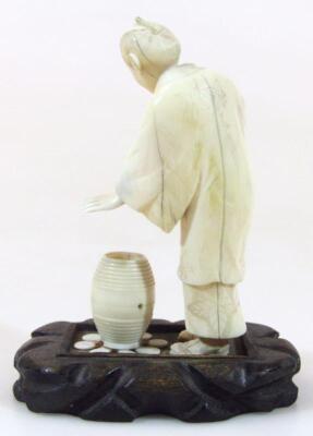 A Taisho period Japanese ivory figure group - 3