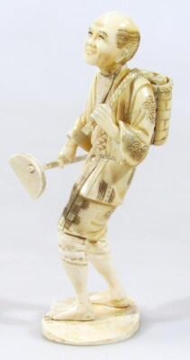 A Japanese Taisho ivory figure of a gentleman - 2