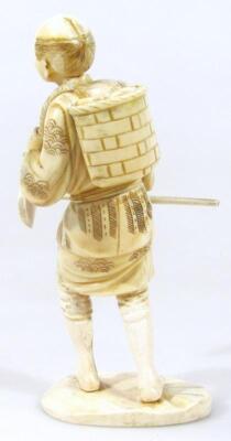 A Japanese Taisho ivory figure of a gentleman - 3