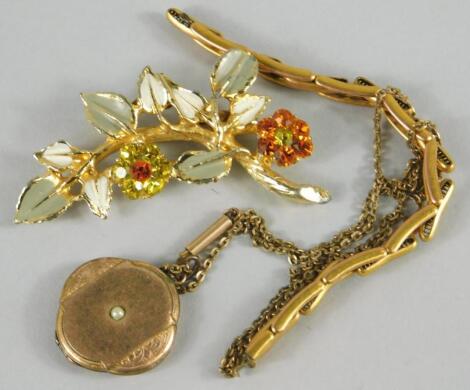 A quantity of jewellery