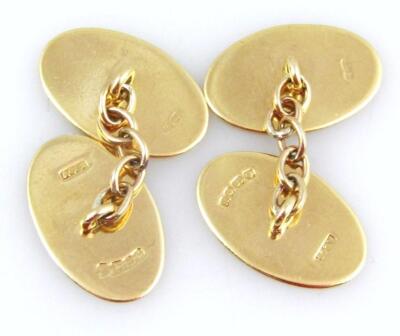 A pair of 18ct gold cuff links - 2