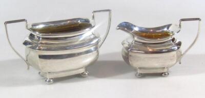 A George V harlequin three piece silver tea service - 4