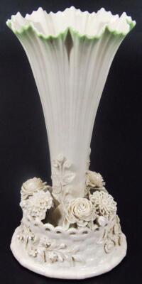 A late 19th/early 20thC Belleek porcelain centrepiece - 2