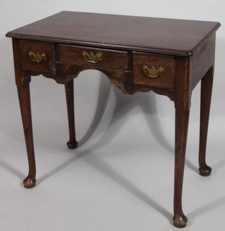 An early 19thC mahogany low boy