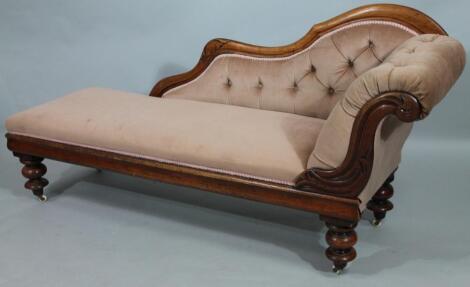 A late Victorian mahogany chaise longue