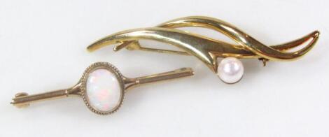 A ladies opal brooch