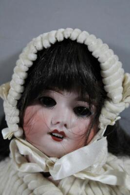 An early 20thC SFBJ Paris bisque headed girl doll - 2