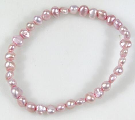 A 20thC pearl bracelet