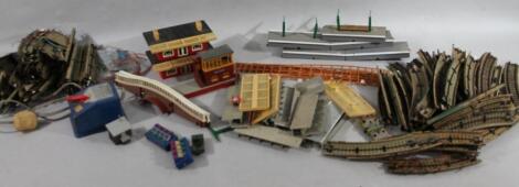 Various OO-gauge accessories