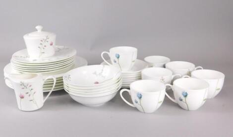 A modern Aynsley Camille pattern part tea and dinner service