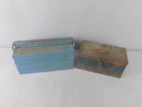 A 20thC painted metal cantilever tool chest