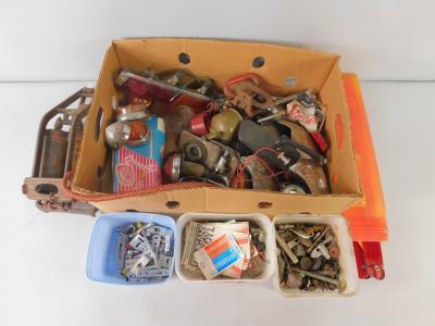 Various automobilia and other accessories