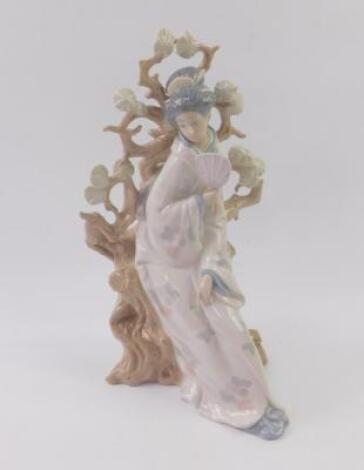 A Lladro porcelain figure of a Japanese lady