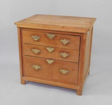 A Victorian pine chest of drawers