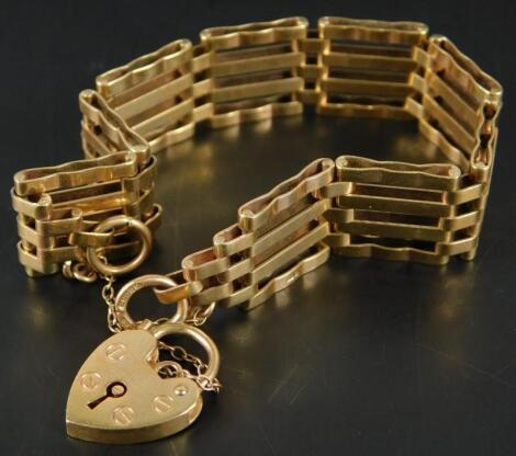 A 9ct gold gate bracelet