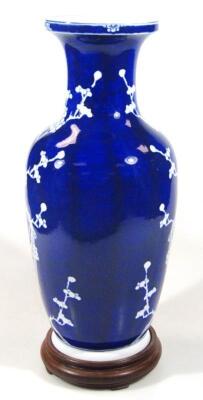 A late Qing period Chinese porcelain prunus vase - 4