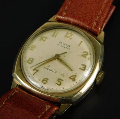 An Avia gentleman's wristwatch