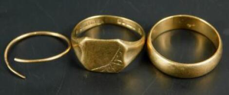 Two 9ct gold rings