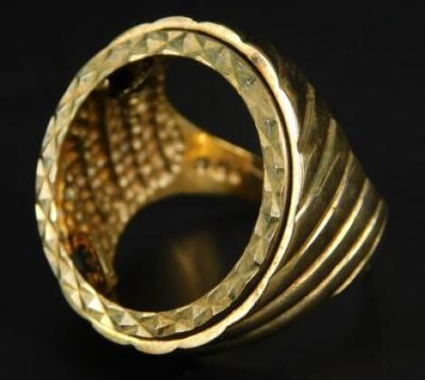 A 9ct gold ring