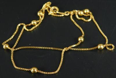 An 18ct gold necklace