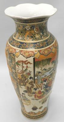 A large modern Chinese porcelain vase