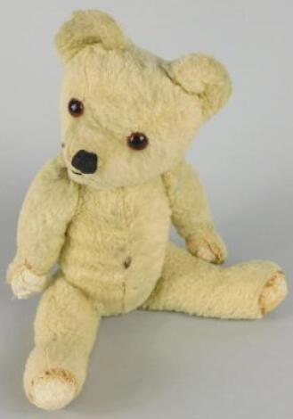 A mid 20thC blond coloured teddy bear