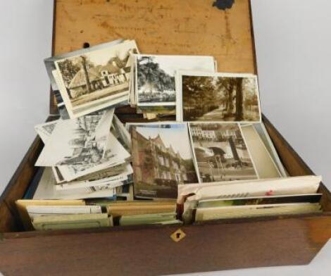 A quantity of early 20thC and later postcards