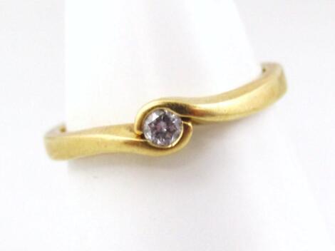 An 18ct gold twist ring