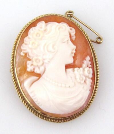 A 9ct gold shell cameo brooch