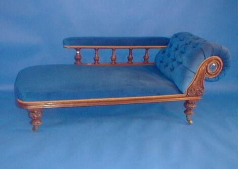 A substantial Victorian walnut chaise longue