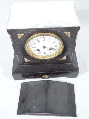 A late Victorian black slate mantel clock - 3