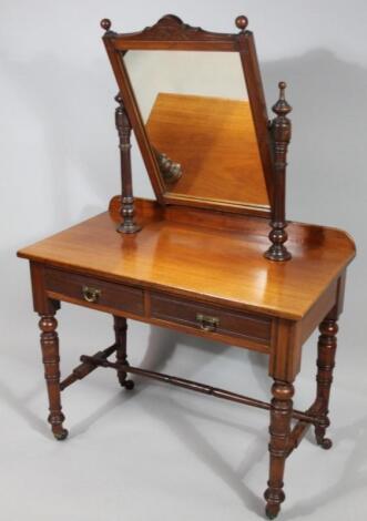 An Edwardian mahogany and walnut mirror back dressing table