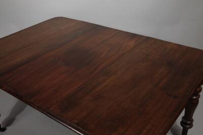 A Victorian mahogany extending dining table - 2